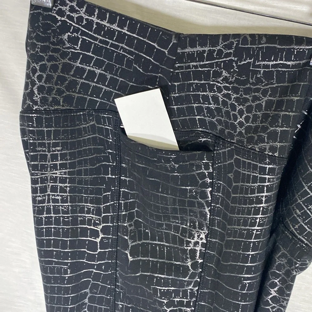 Pink Active Victoria's Secret Black Crocodile‎ Print Leggings Size Large